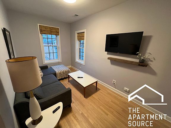 4th image of 851 N Fairfield Ave #2S