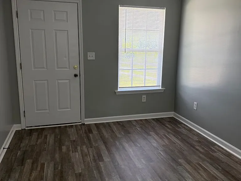 301 Casa Ct — Photo 2