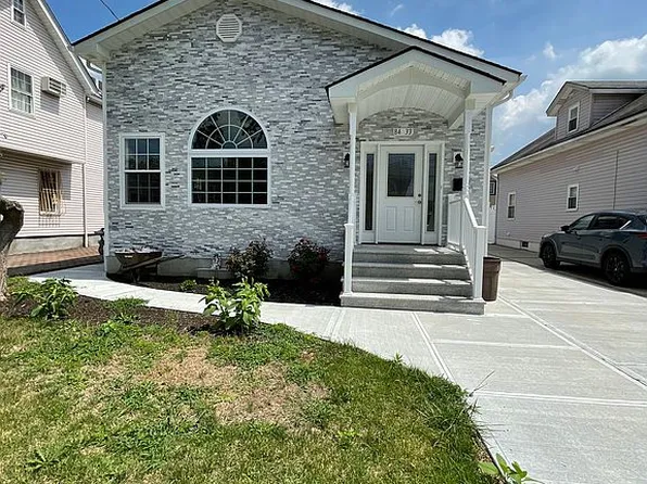 8433 260th St, Floral Park, NY 11001