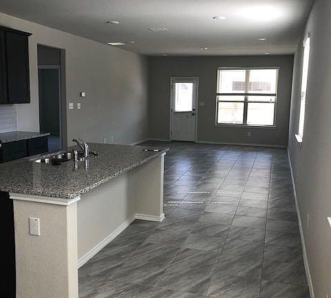 3rd image of 2537 Ayers Dr