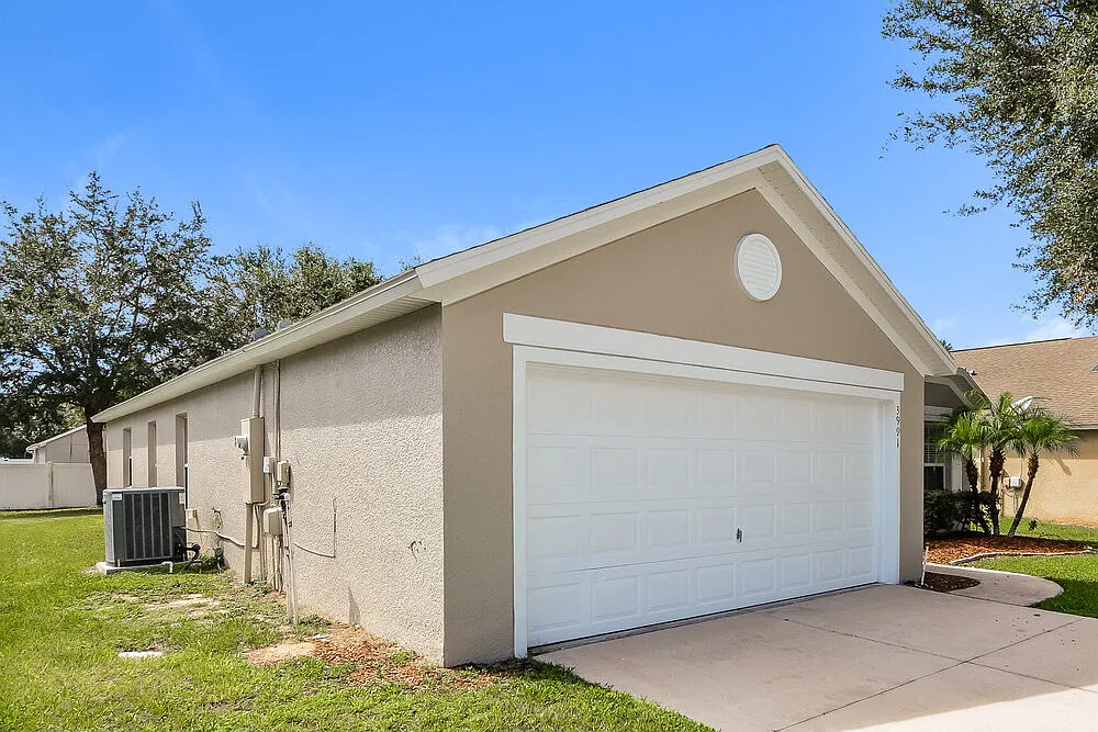 3 bed, 2.0 bath, 1810 sqft, $2,210 — Photo 4