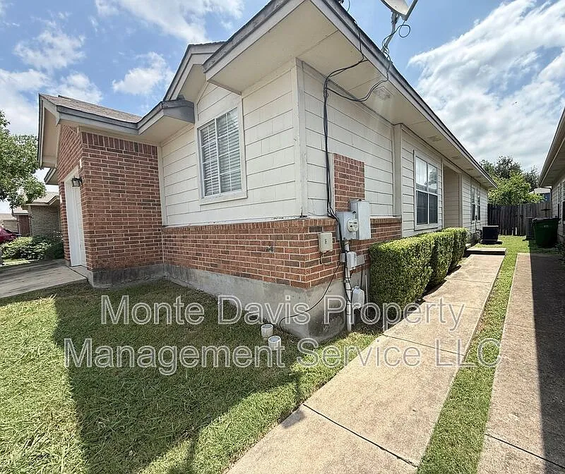 3 bed, 2.0 bath, 1180 sqft, $1,600 — Photo 2