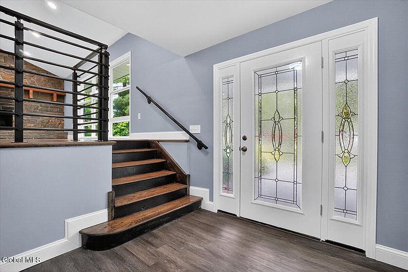 3rd image of 7 Colonie Avenue