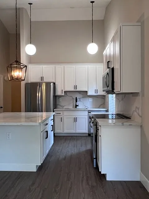 2 bed, 2.0 bath, 1350 sqft, $2,795 — Photo 4