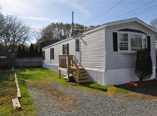 39 Maggie Ln, Portsmouth, RI 02871