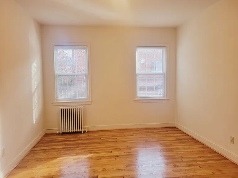 Burton Gardens Apartments — Photo 23