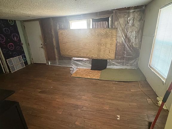 5th image of 106 W Maple Ave