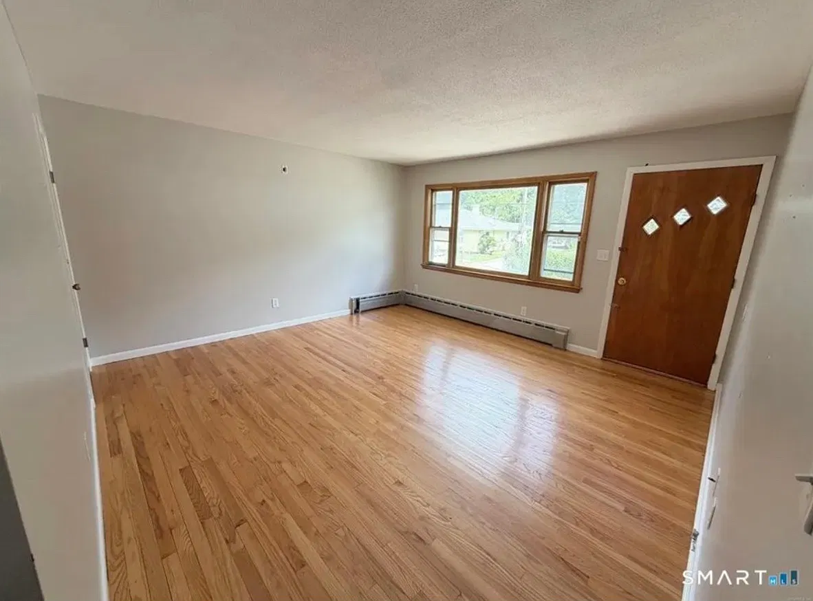 3 bed, 1.5 bath, 1619 sqft, $2,200 — Photo 2