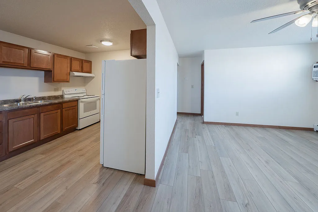 3505 S West Ave — Photo 4
