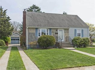 1618 Barbara Ln, East Meadow, NY 11554