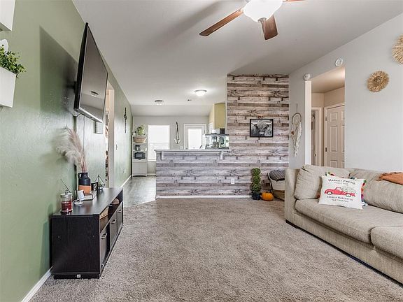 2nd image of 806 W Judy Dr