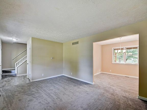 2nd image of 609 Front Royal Dr