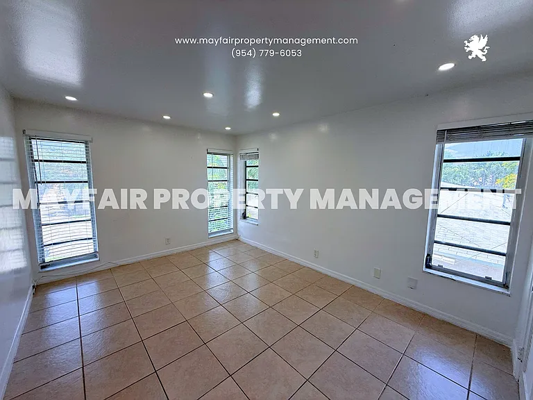 1118 N 15th Ave #9 — Photo 6