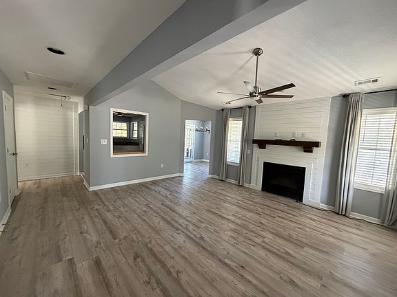 Living room: gas fireplace