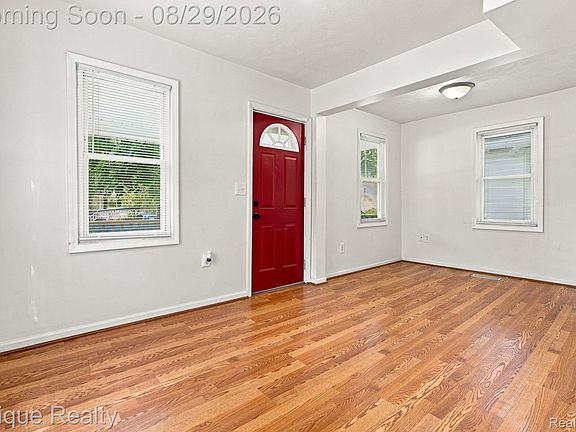 4th image of 816 Comfort St