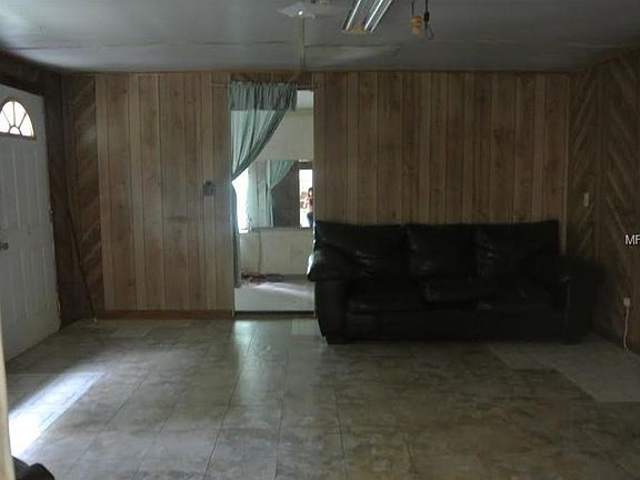 4th image of 3813 Temple St
