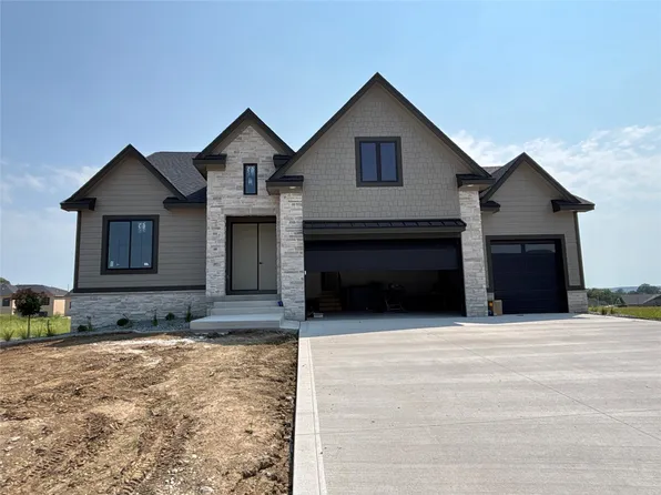 8294 Edgewood Ct, West Des Moines, IA 50266