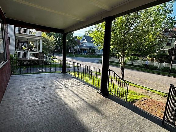 5th image of 63 Brighton St