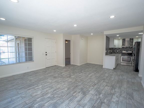 4th image of 904 N North Pl