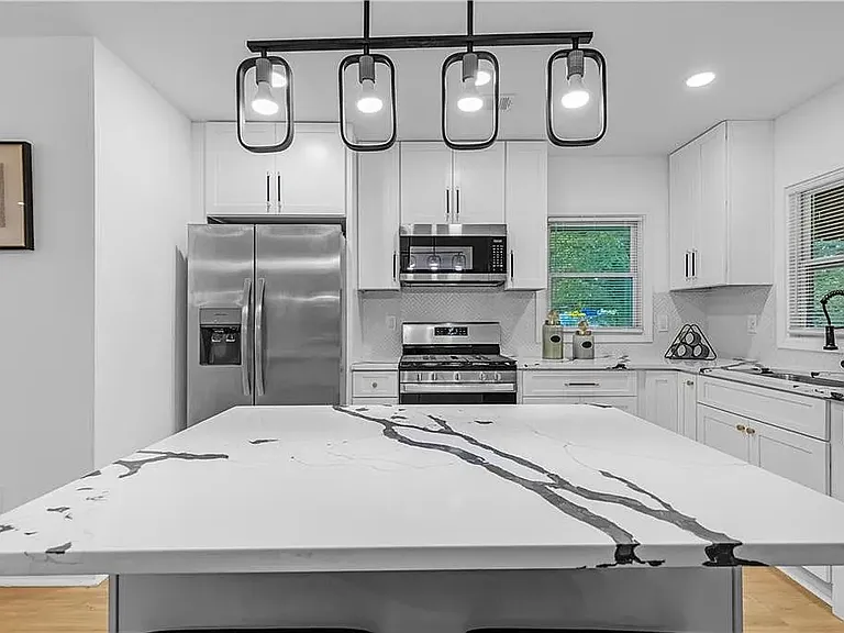 2933 Cloverhurst — Photo 2