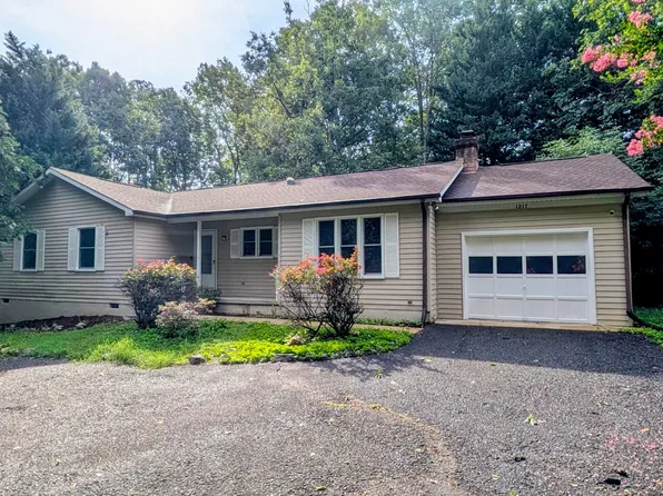 1217 Lakeview Pkwy, Locust Grove, VA 22508