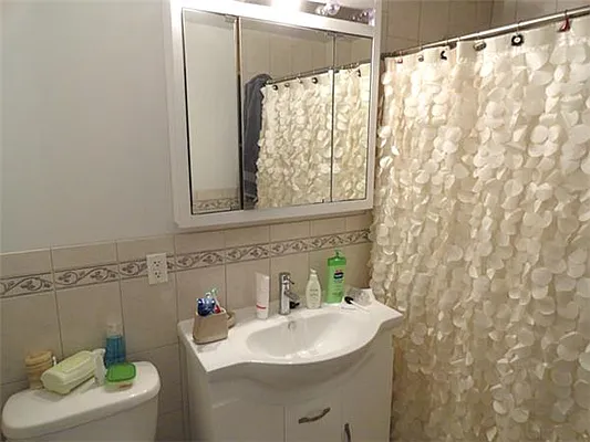 Rented by David Francis New York LLC | media 18