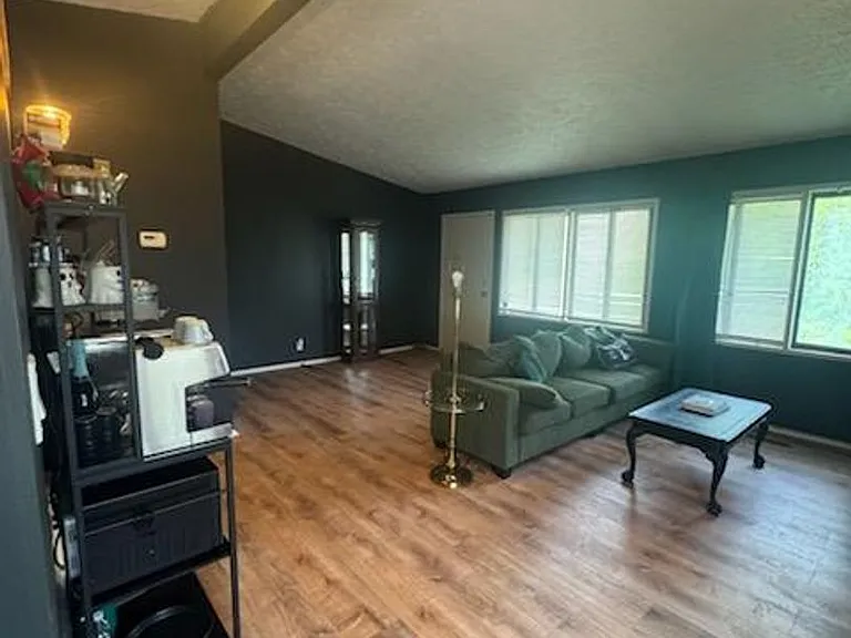 201 Woods Edge Ln — Photo 11
