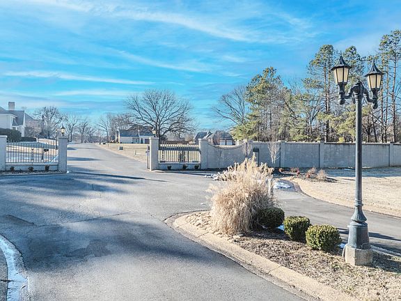 5th image of 22 Stonebrook Pl