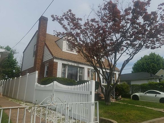 3rd image of 169 Herbert Ave