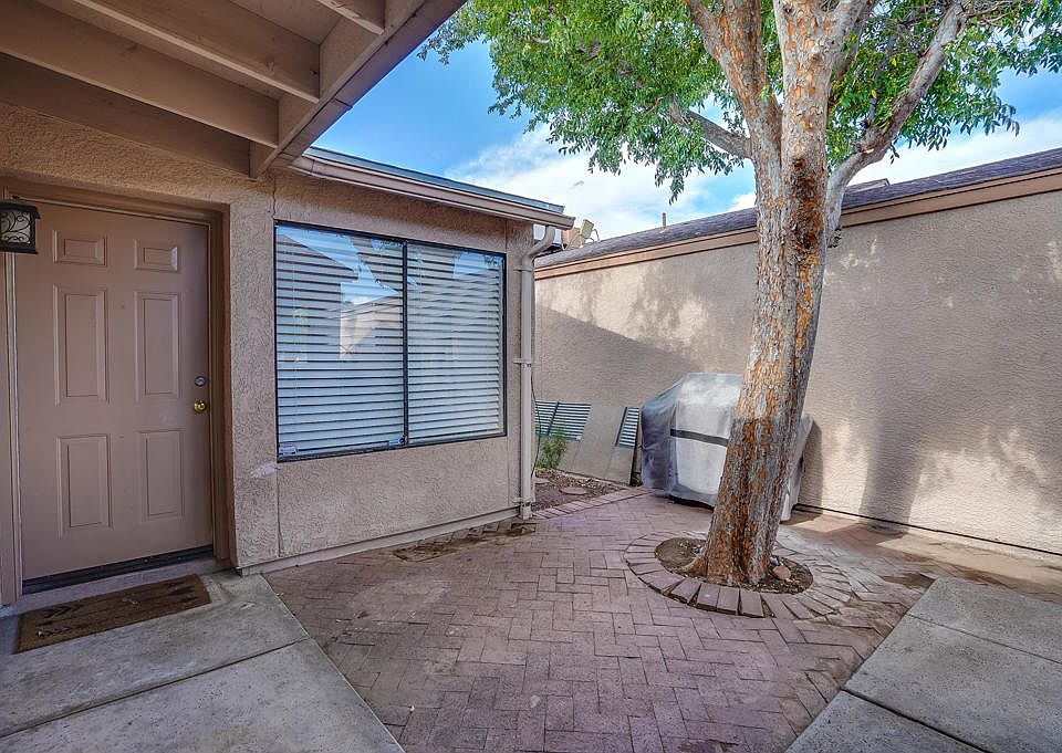 1st image of 2447 N Palo Hacha Dr