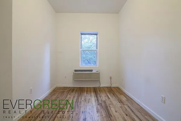 Rented by Evergreen Apartments BK | media 16
