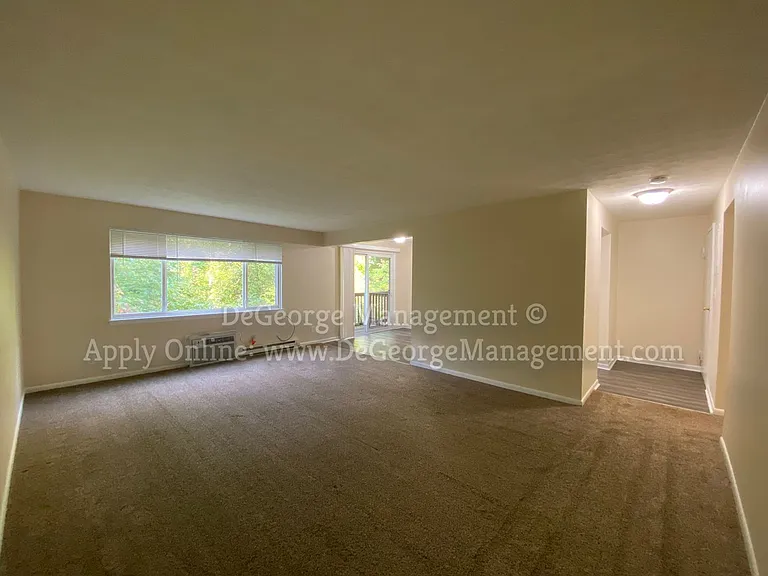 Woodside Court Apartments — Photo 26