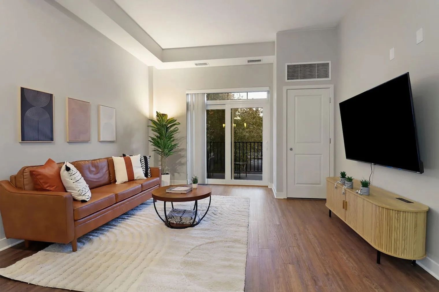 1 bed, 1.0 bath, $2,863 — Photo 2