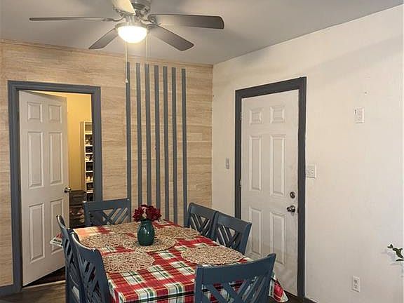 4th image of 206 Commercial St