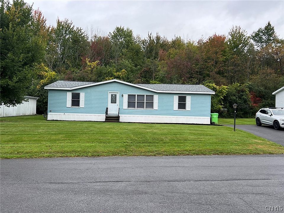 1st image of 8 Applewood Blvd