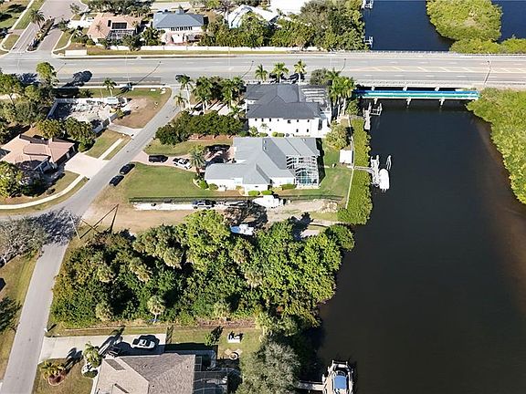 3rd image of Bayview Dr