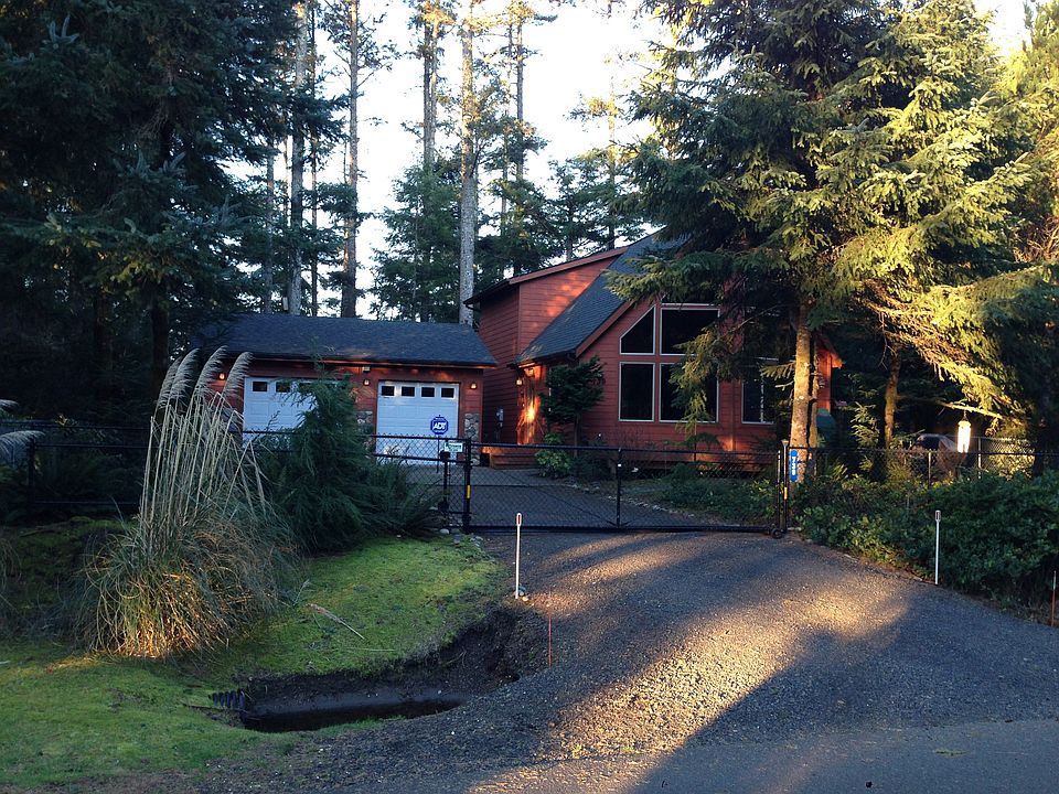 1st image of 739 Wakina Loop SE