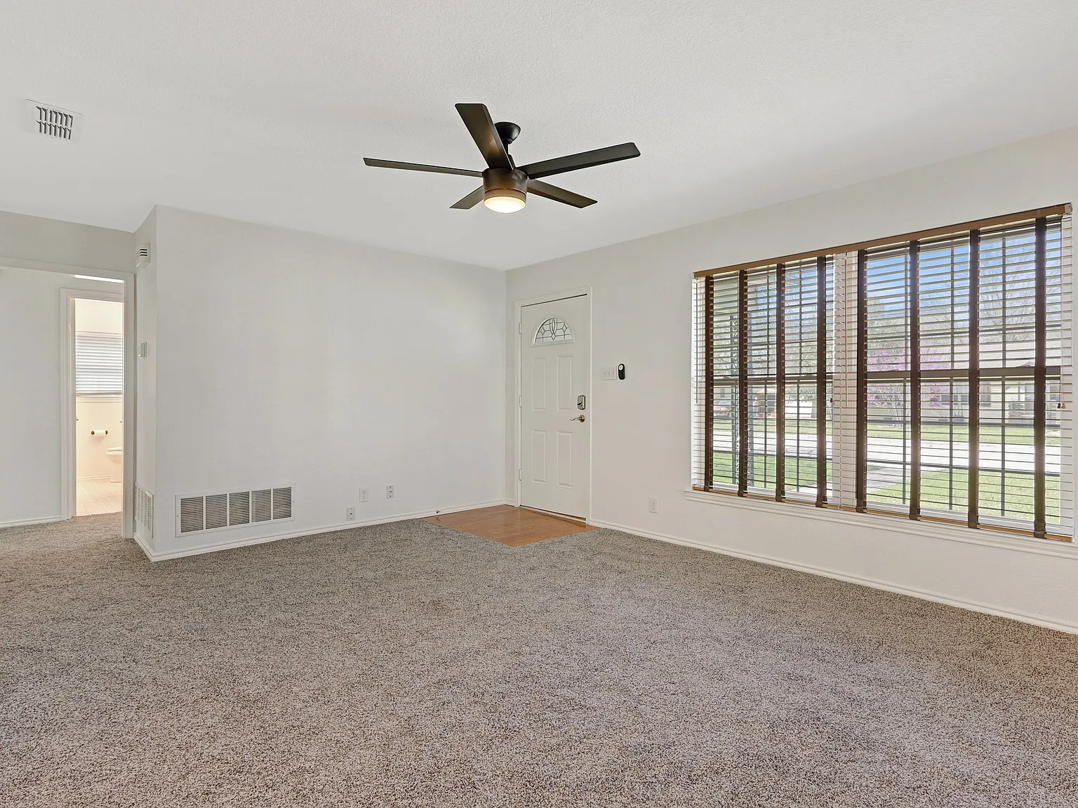 3 bed, 1407 sqft, $1,900 — Photo 2