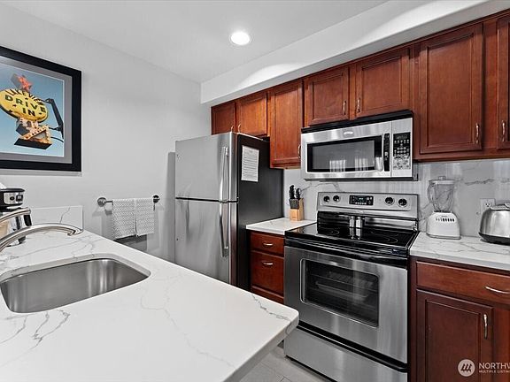 5th image of 322 W Woodin Avenue #514
