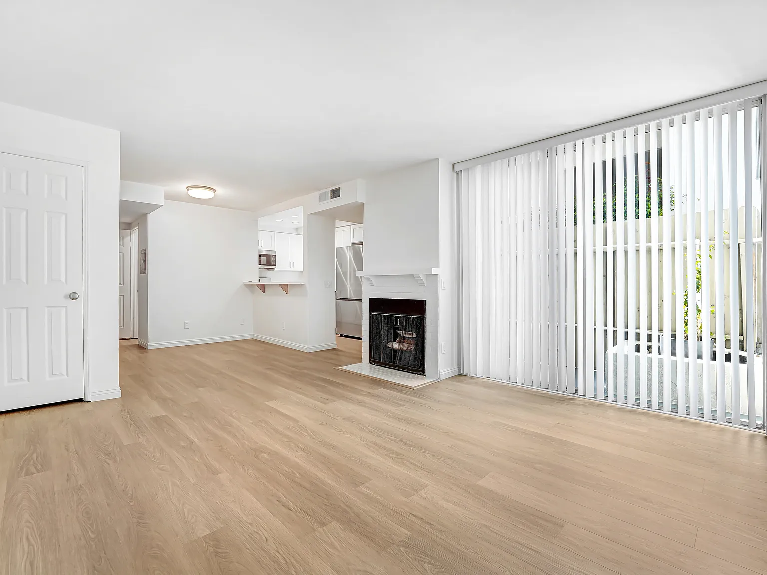 2 bed, 2.5 bath, $2,700 — Photo 4