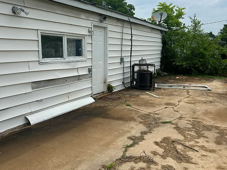 722 Saint Paul Dr — Photo 2
