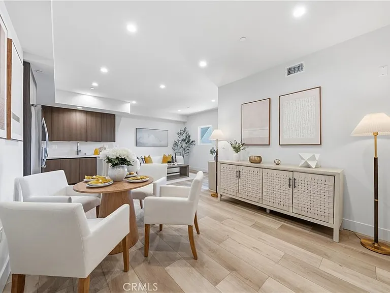 150 S Oak Knoll Ave #105 — Photo 4