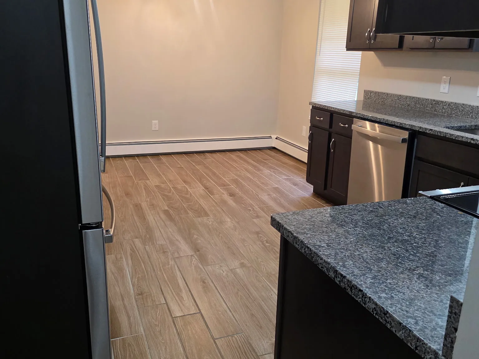 3 bed, 1.5 bath, 1400 sqft, $2,650 — Photo 3