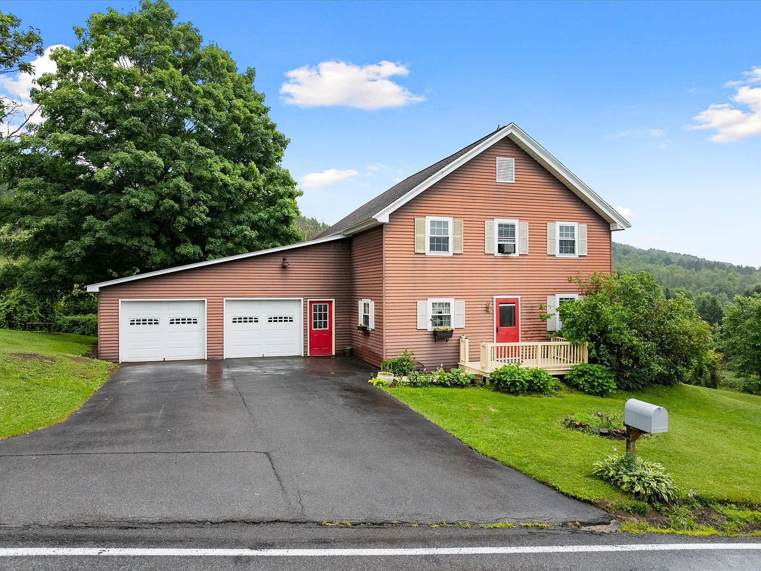 3 bed, 1.5 bath, 1840 sqft, $2,500 — Photo 1
