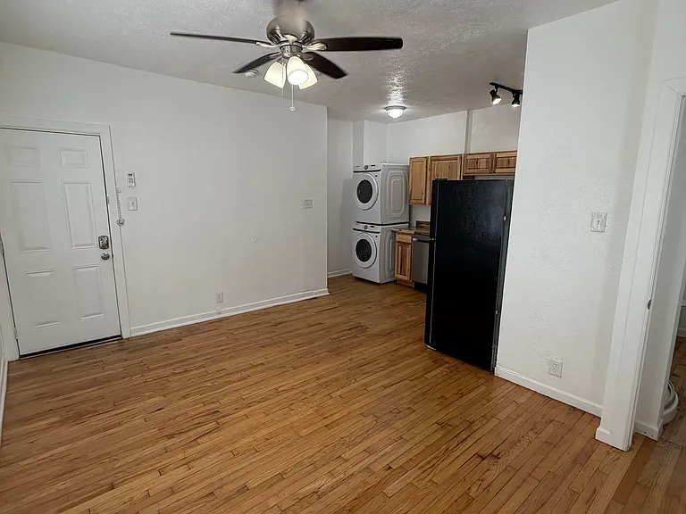 1026 W Hickory St — Photo 4