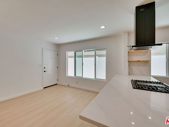 2nd image of 1021 N Genesee Ave APT 4