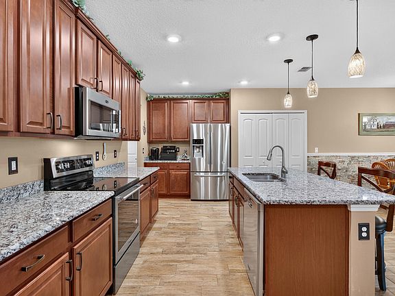 4th image of 4562 SW Bradbury Street