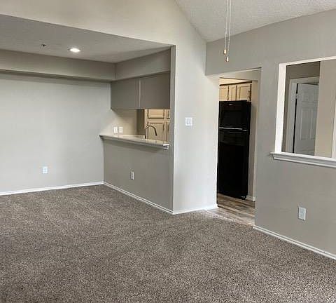 3rd image of 1105 Amherst Dr #3039