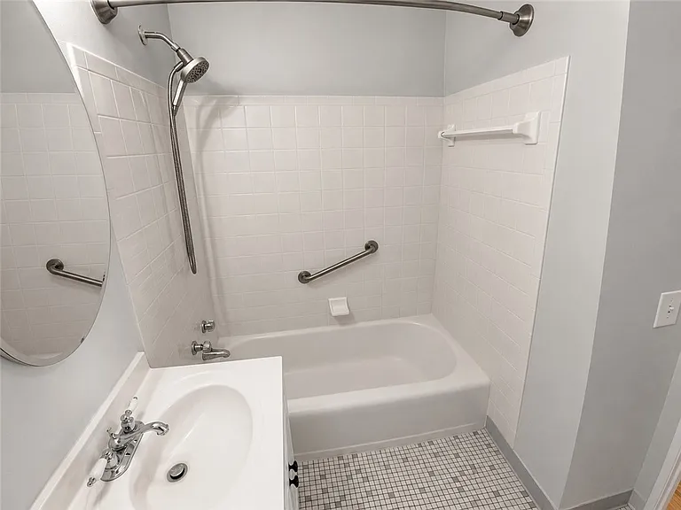 1000 East Ave #507 — Photo 21