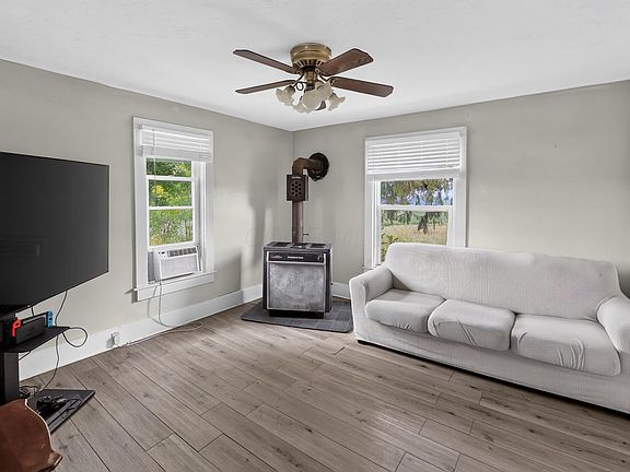2nd image of 21270 Syler Rd
